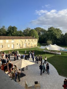 Salle de réunion conférence séminaire entreprise plénière extérieur bordeaux Ambarès et lagrave