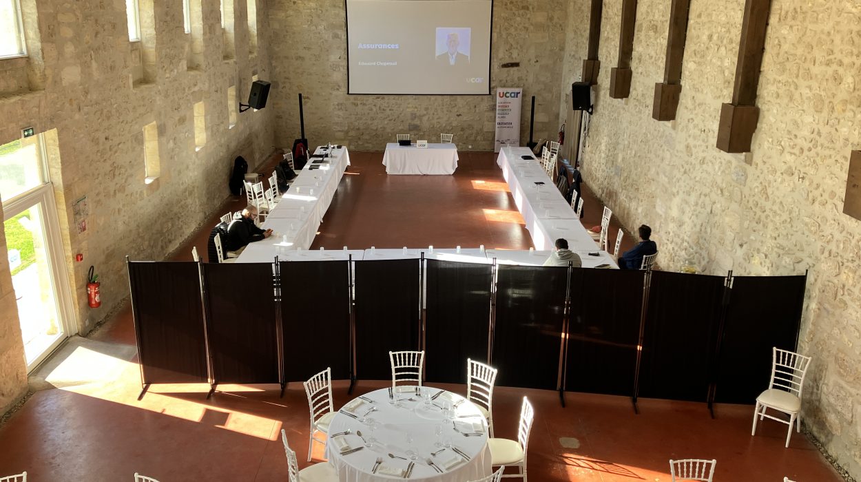 Salle de réunion conférence séminaire entreprise plénière extérieur bordeaux Ambarès et lagrave traiteur
